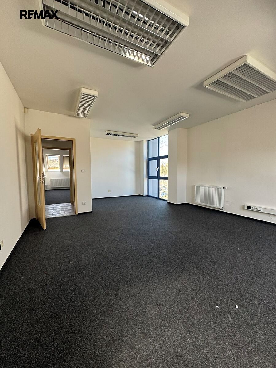 Pronájem kanceláře 30 m² – fotografie 3
