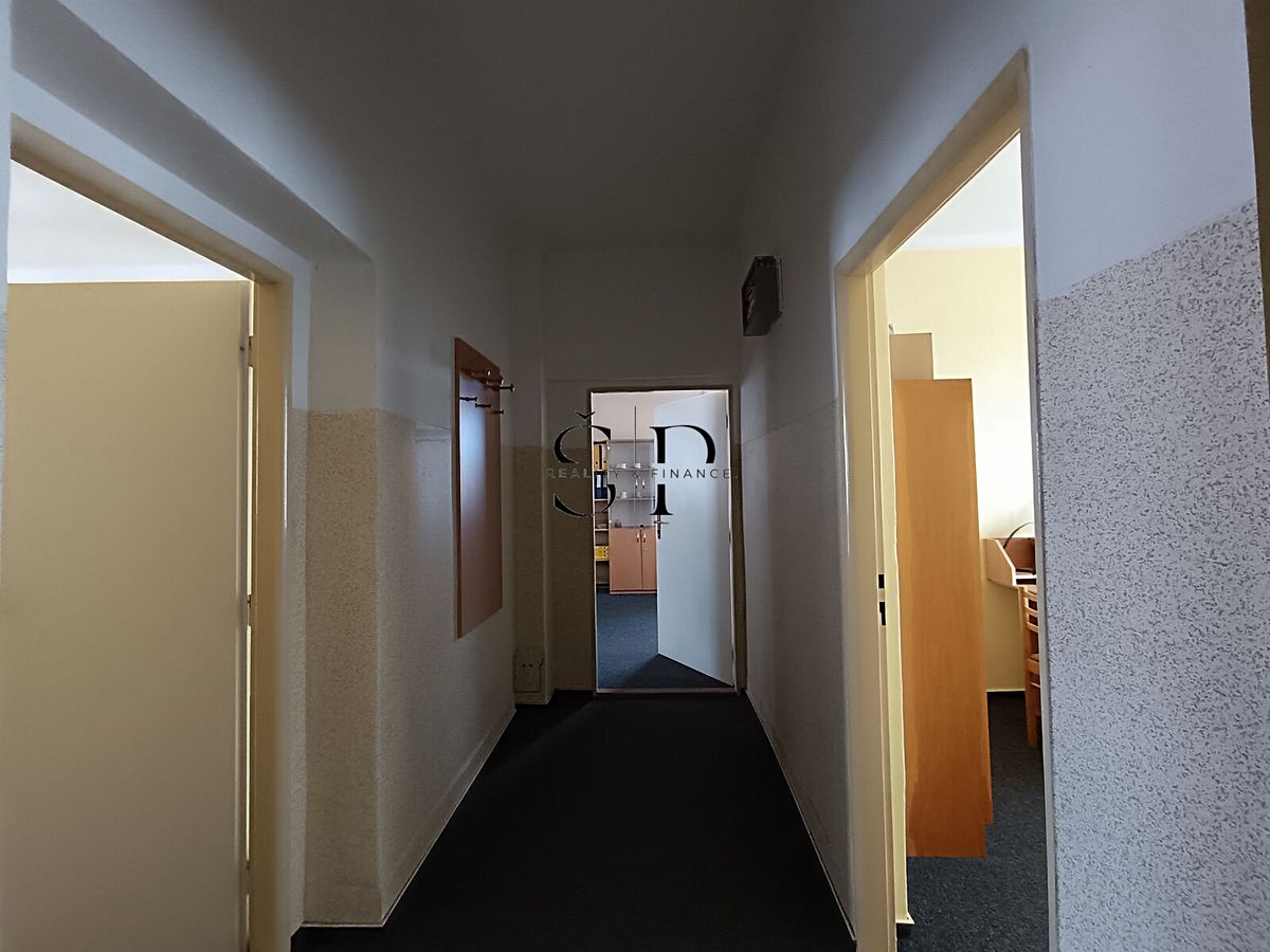Pronájem kanceláře 600 m² – fotografie 5