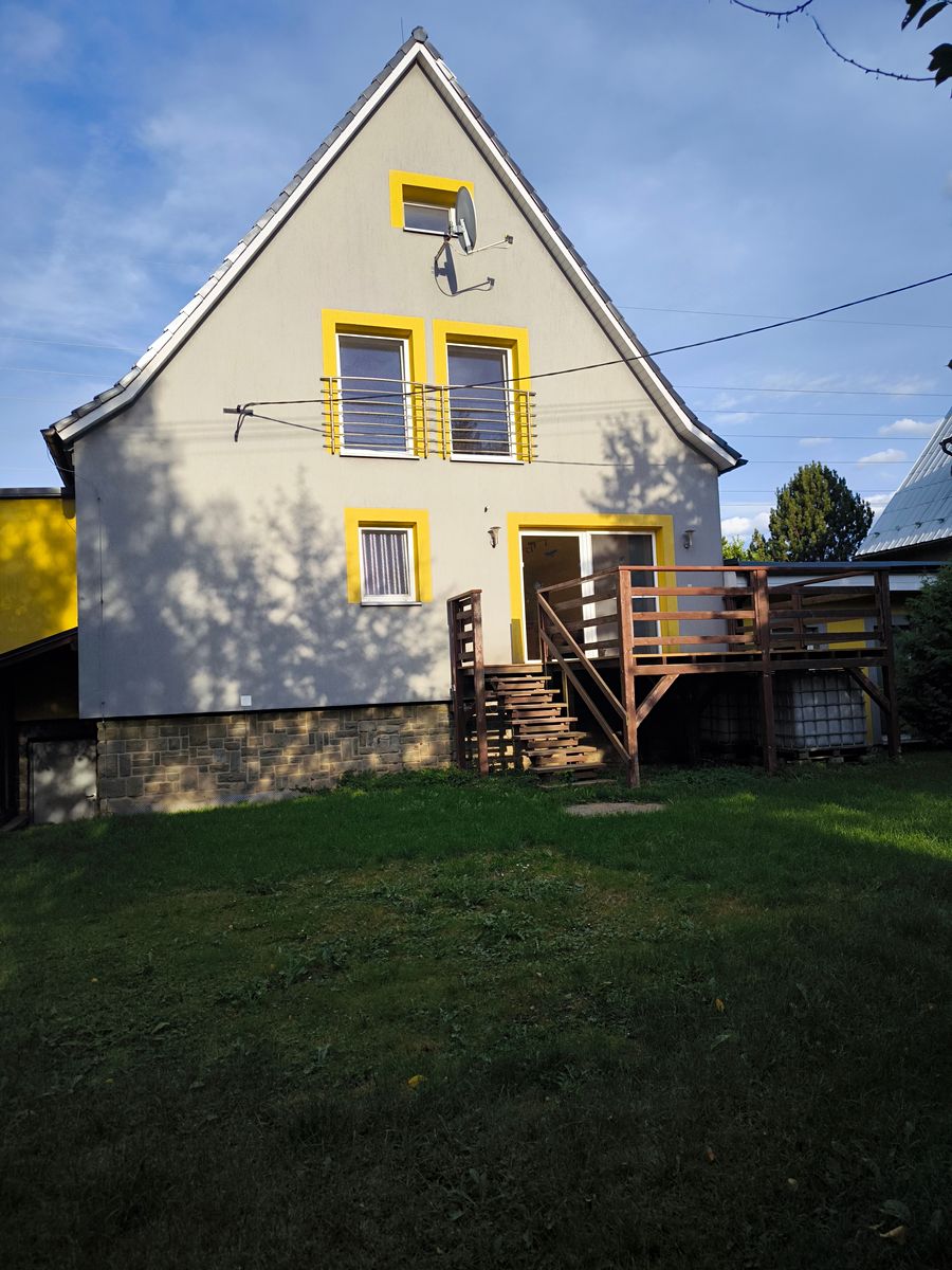 Pronájem rodinného domu 168 m², pozemek 1103 m² – fotografie 2