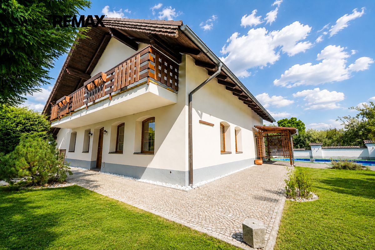 Prodej rodinného domu 250 m², pozemek 2997 m²