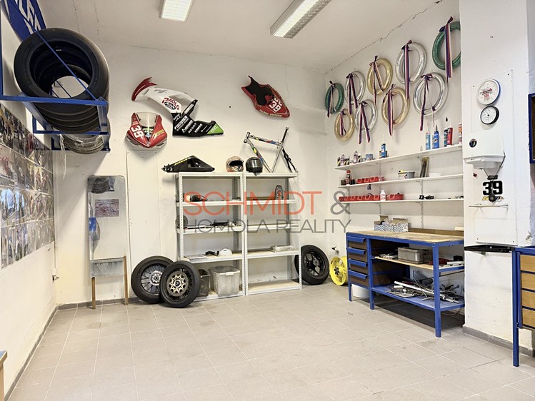 Prodej komerčního prostoru, 1 612 m² (13 z 31)