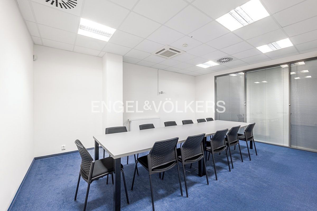 Pronájem kanceláře 406 m² – fotografie 4