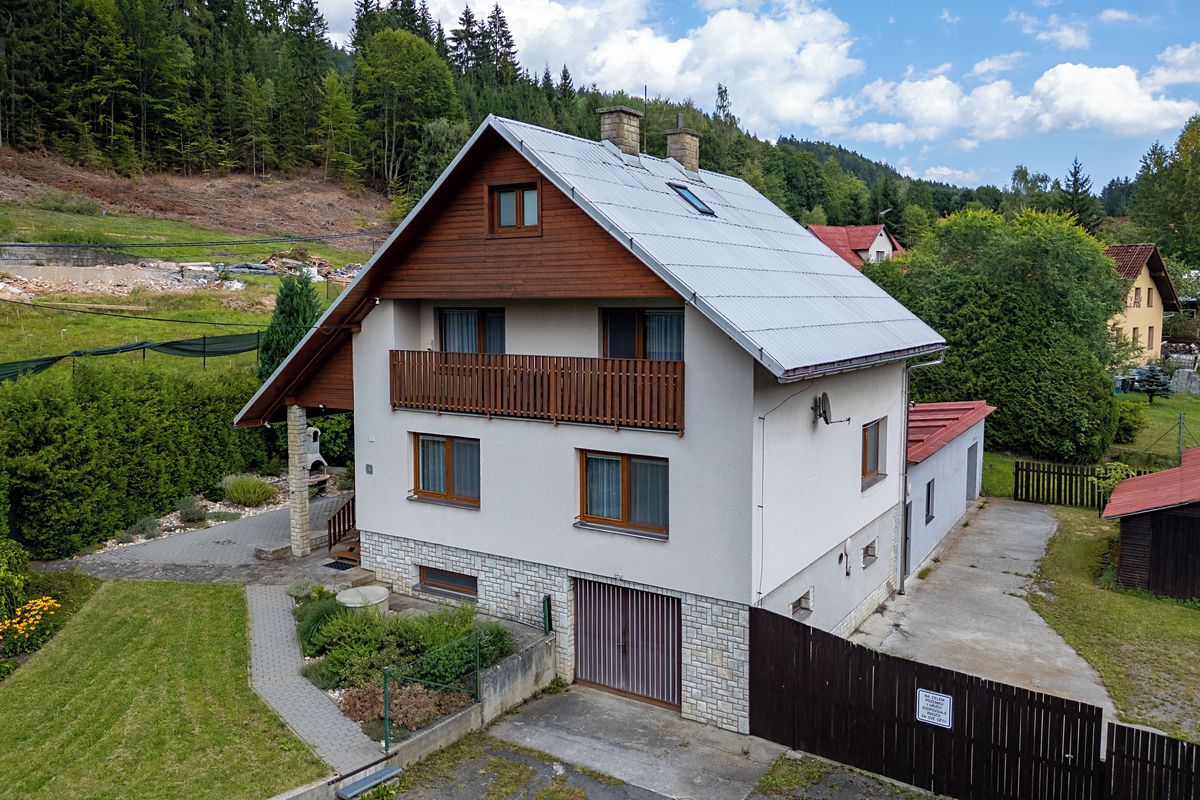 Prodej rodinného domu 450 m², pozemek 2313 m²