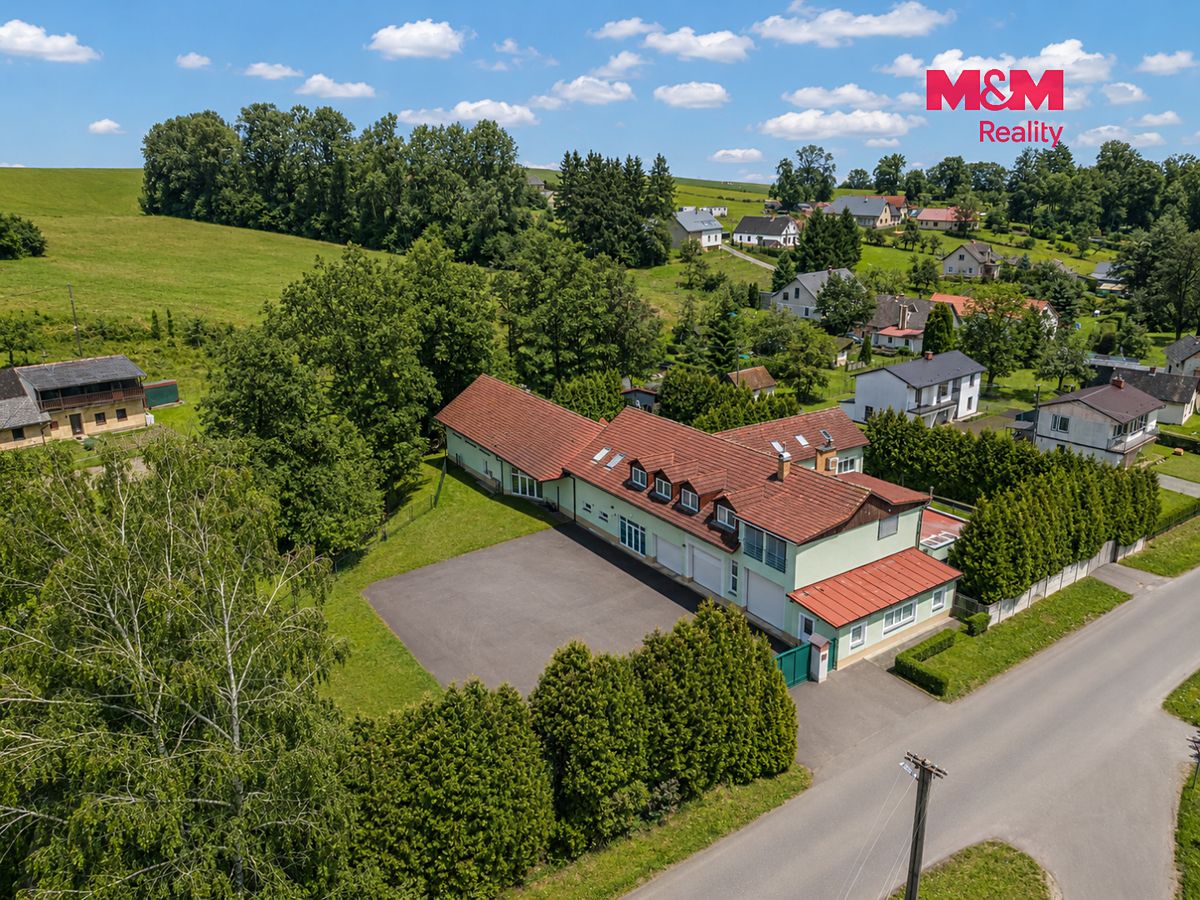 Prodej rodinného domu 847 m², pozemek 2600 m² – fotografie 3