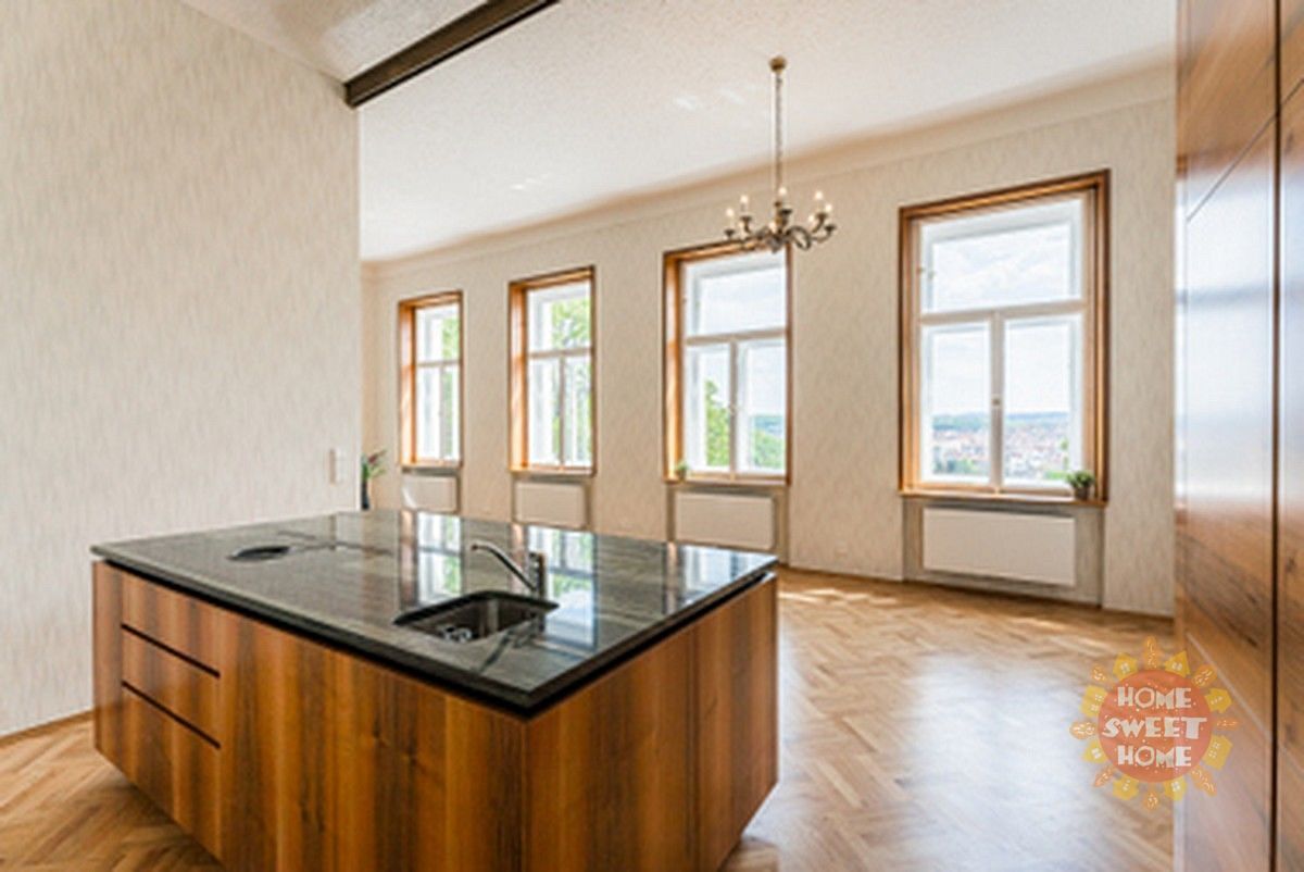 Pronájem bytu 3+kk 132 m²