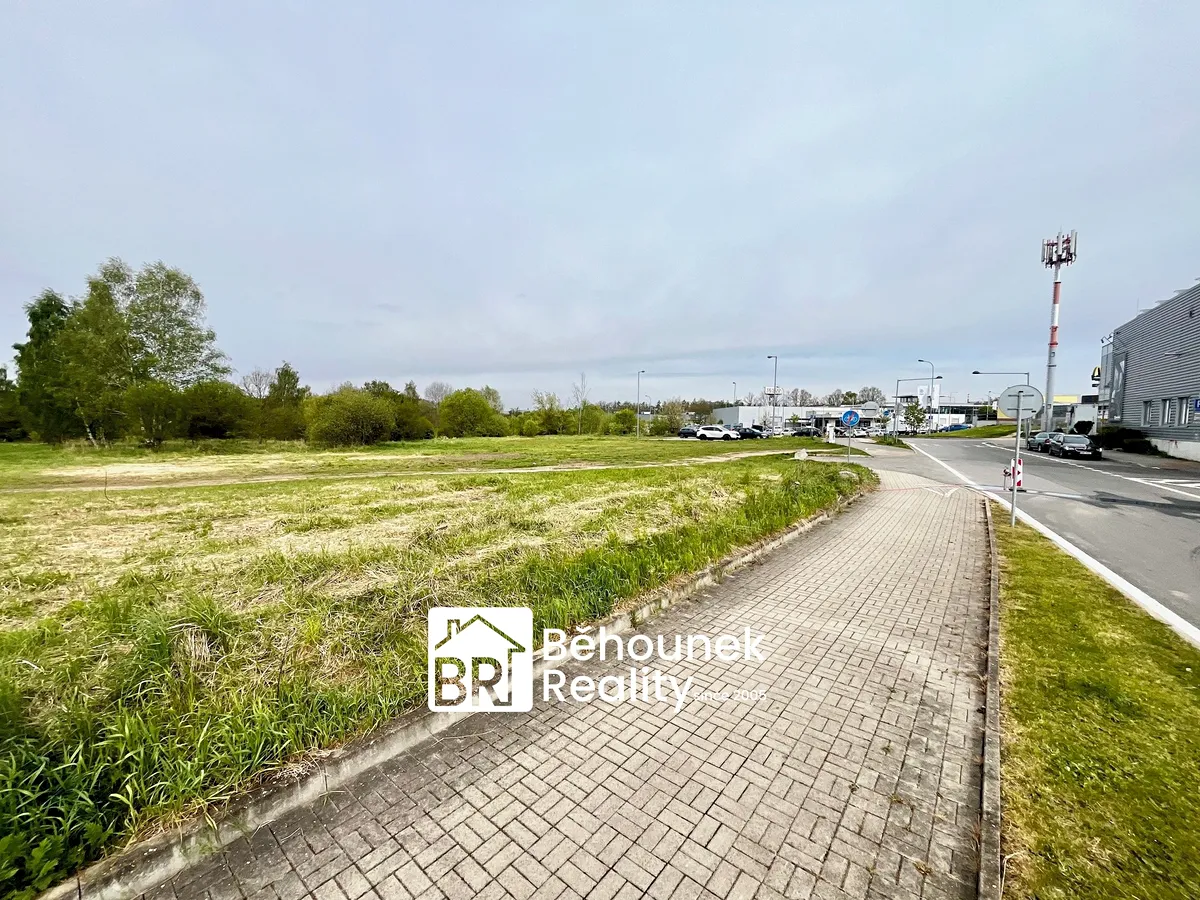 Prodej stavebního pozemku 3899 m²