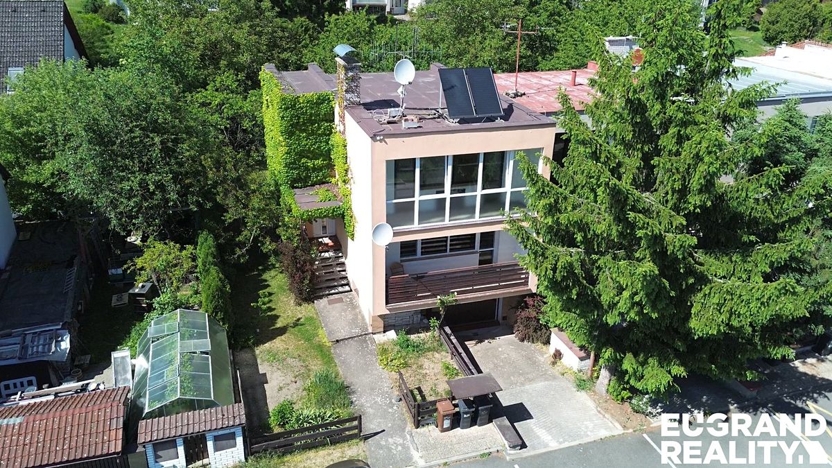 Prodej rodinného domu 198 m², pozemek 296 m² – fotografie 2