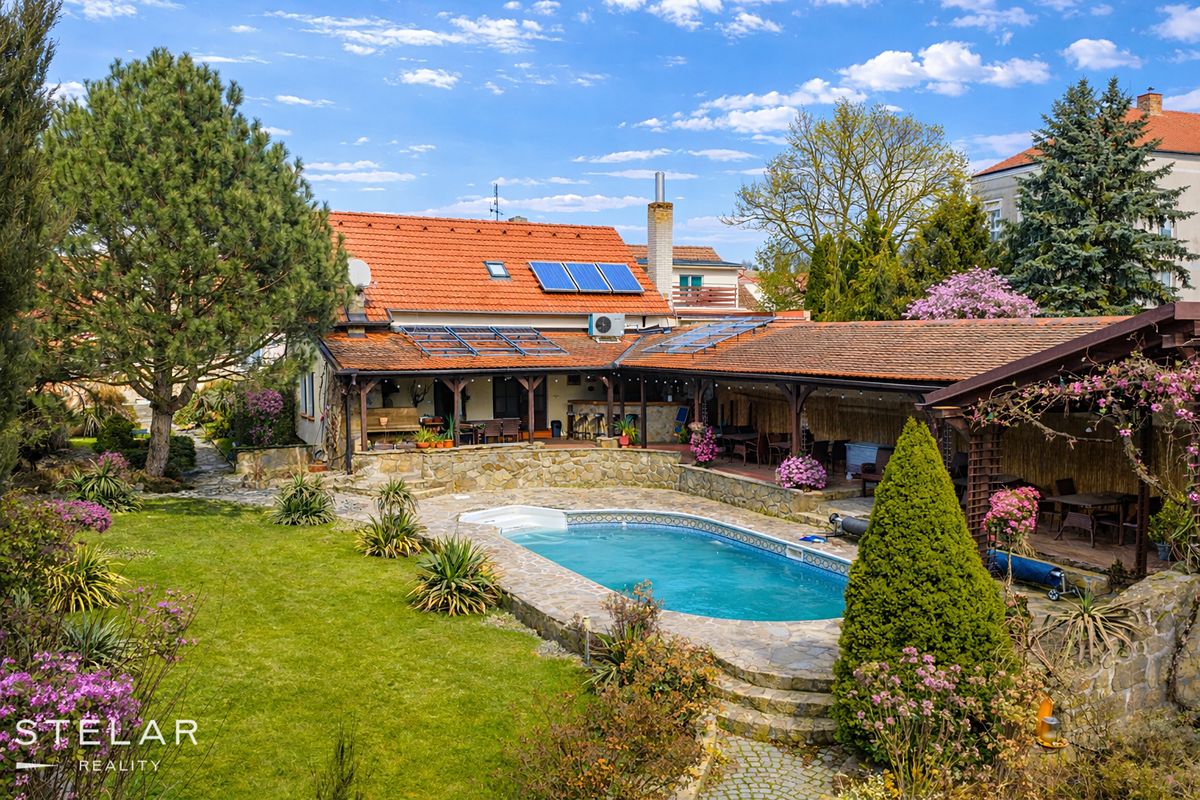 Prodej rodinného domu 665 m², pozemek 1181 m² – fotografie 4