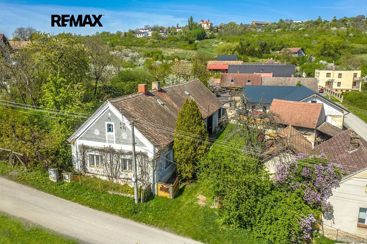 Prodej rodinného domu 180 m², pozemek 629 m², Dobrovice – fotka 1 z 3