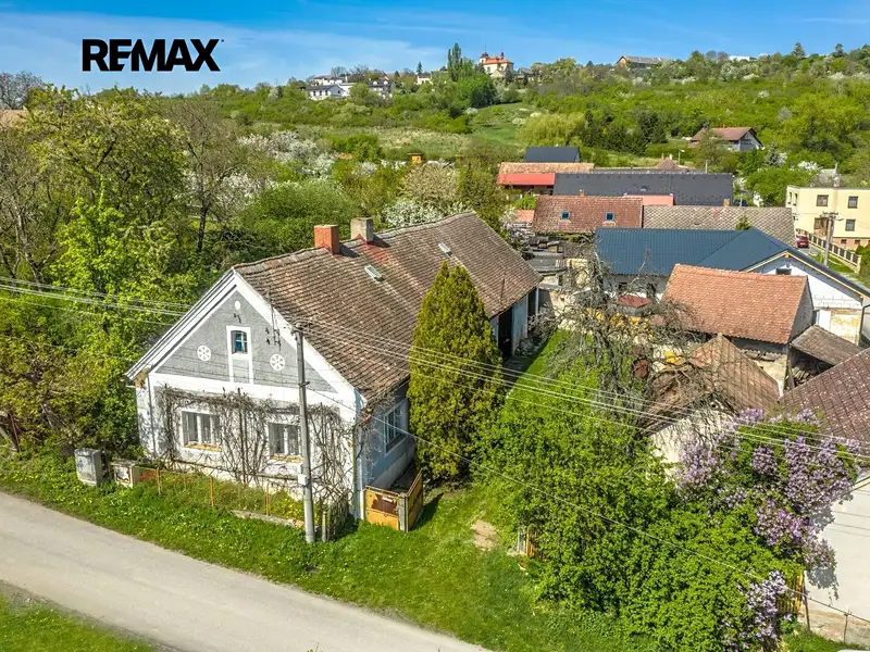 Prodej rodinného domu 180 m², pozemek 629 m², Dobrovice – náhled fotky 1