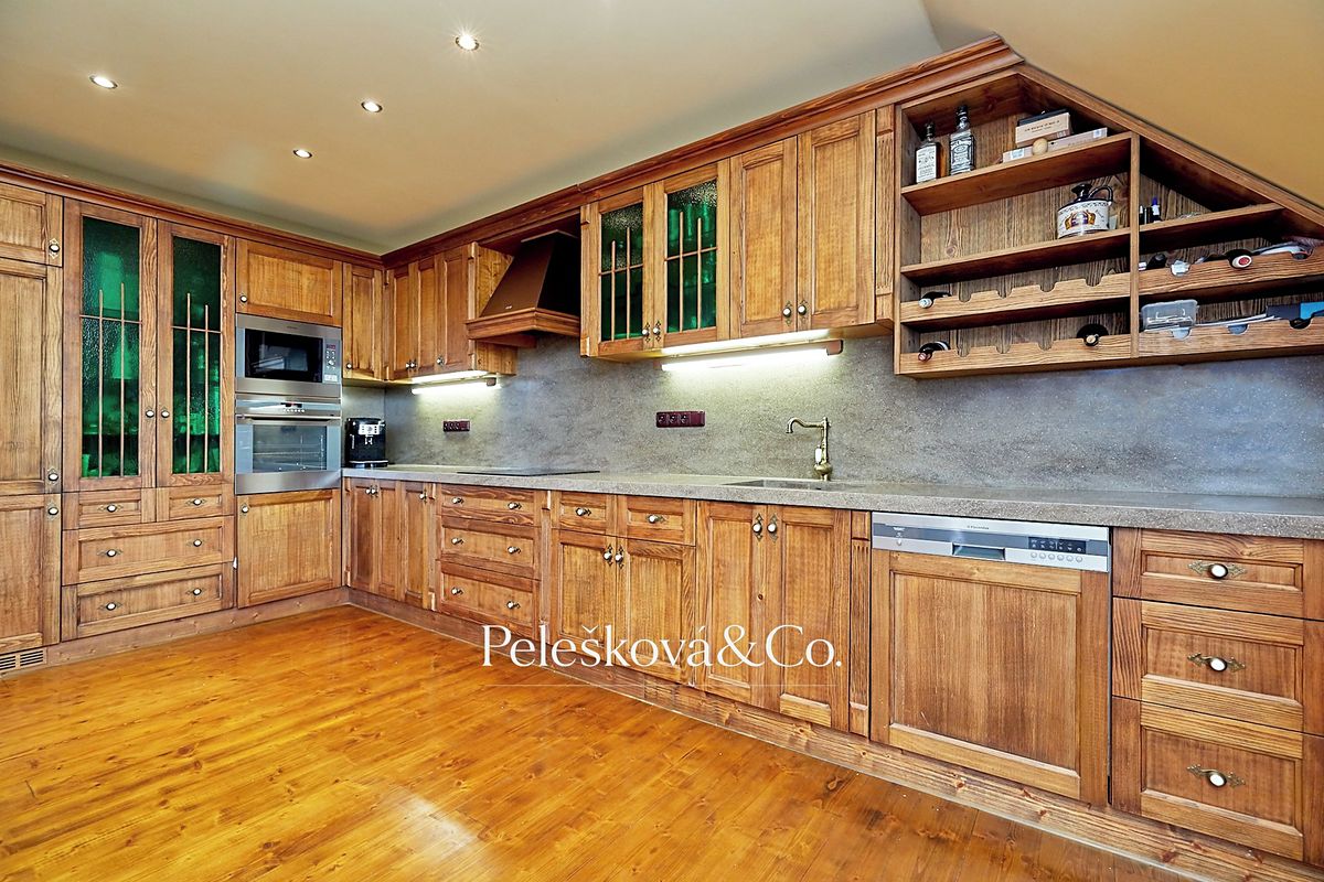 Pronájem bytu 4+kk 177 m² – fotografie 2