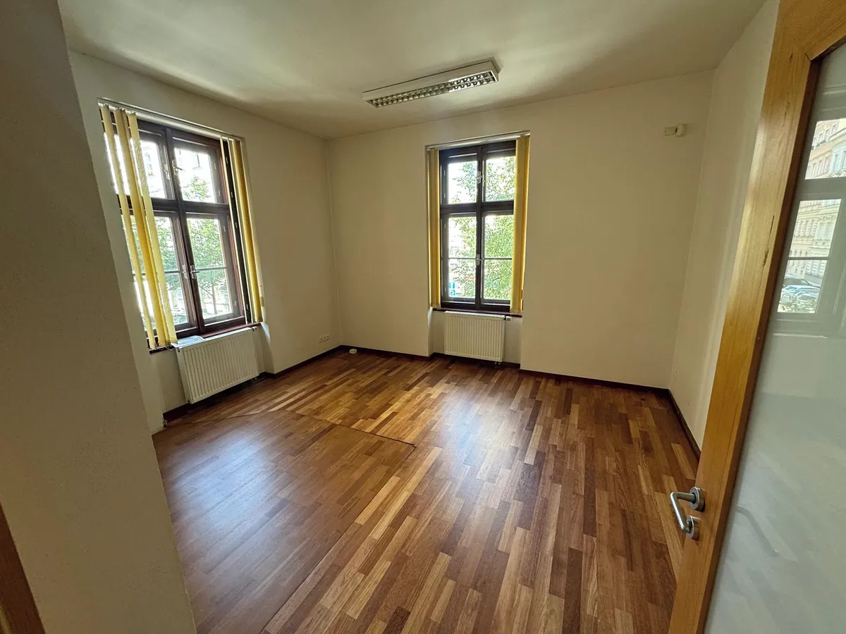 Pronájem kanceláře 121 m²