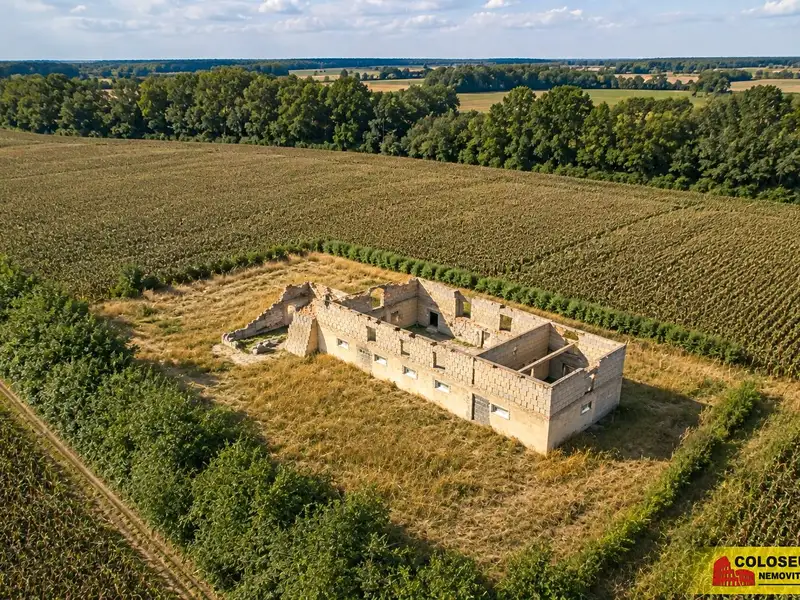 Prodej komerčního pozemku 210 m², Hrušovany nad Jevišovkou – náhled fotky 1
