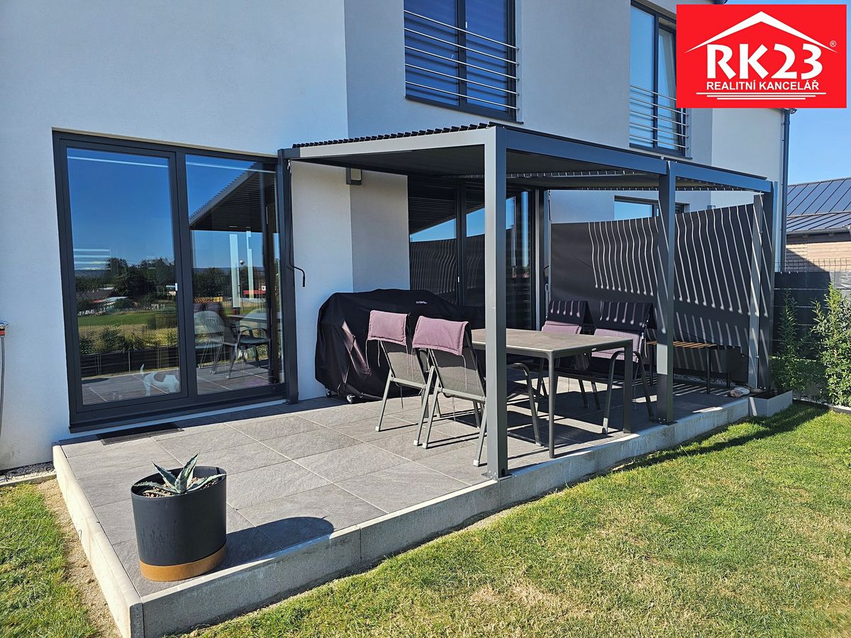 Prodej rodinného domu 100 m², pozemek 377 m² – fotografie 2