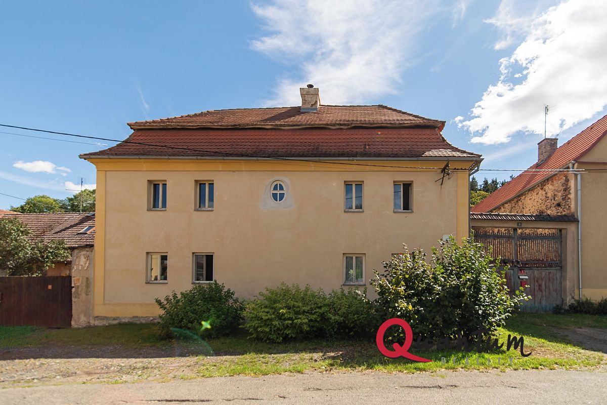Prodej rodinného domu 180 m², pozemek 1906 m²