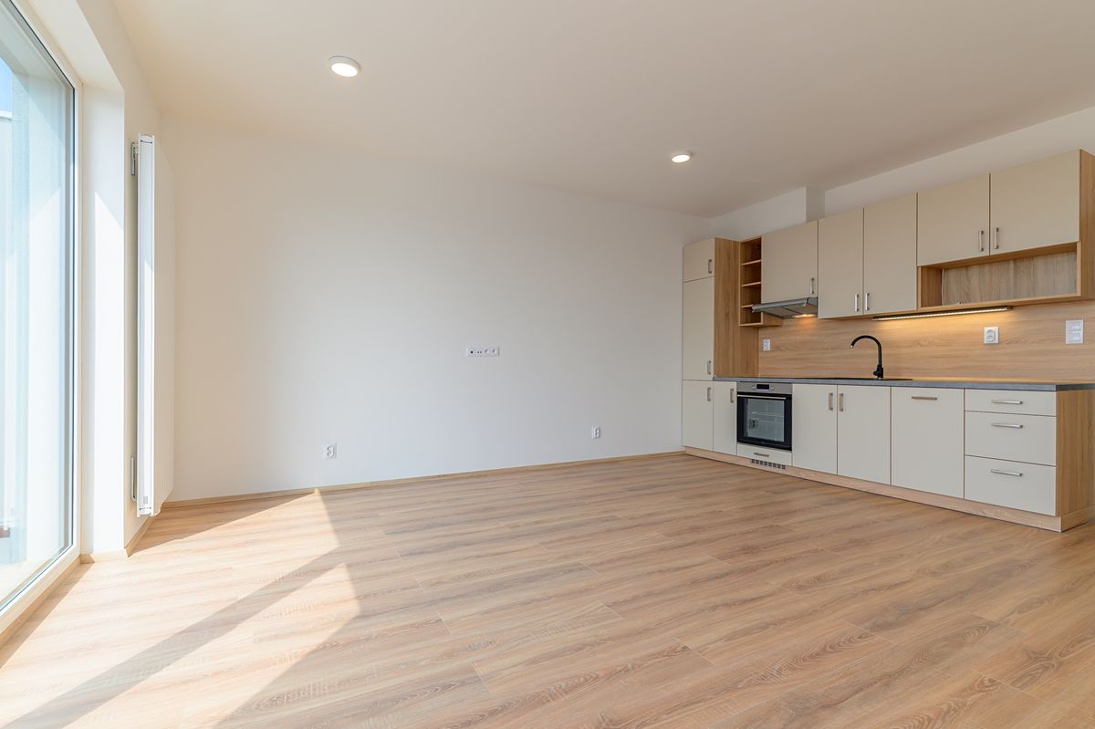 Pronájem bytu 1+kk 37 m² – fotografie 2