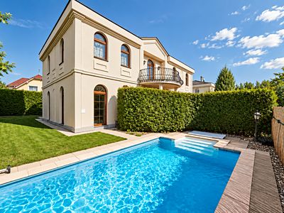Pronájem vily 243 m², pozemek 387 m²