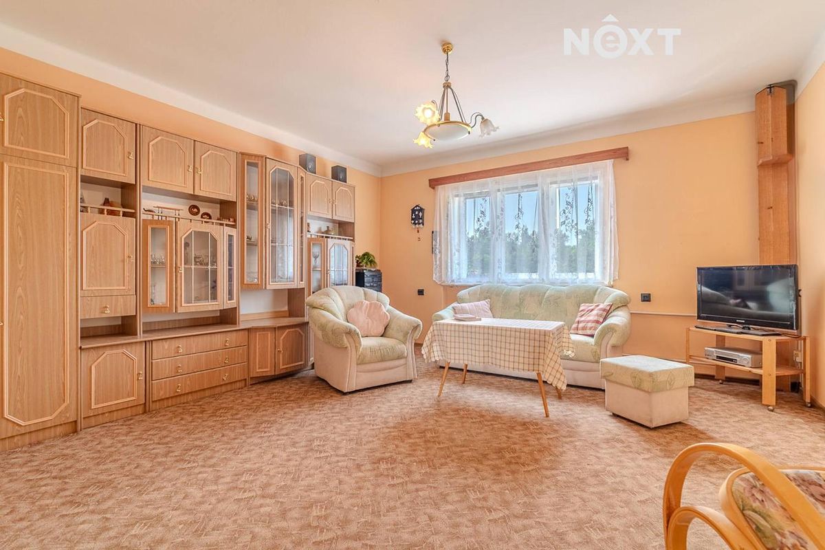 Prodej rodinného domu 174 m², pozemek 688 m² – fotografie 3