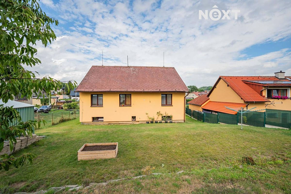 Prodej rodinného domu 200 m², pozemek 947 m² – fotografie 2