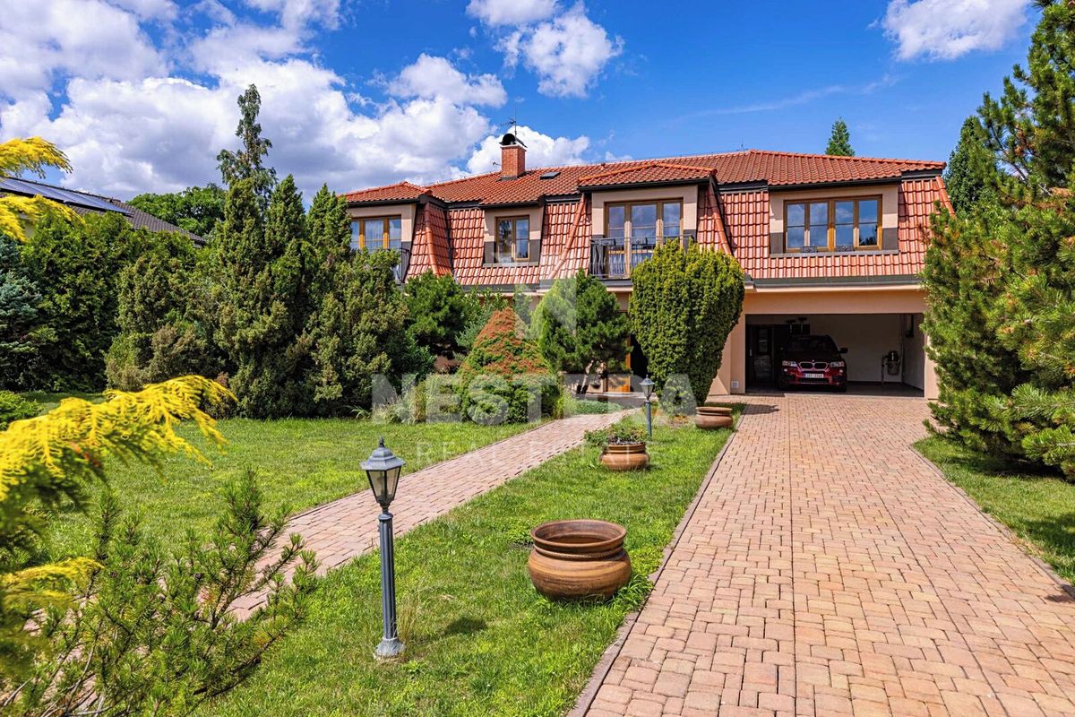 Prodej vily 444 m², pozemek 2325 m²