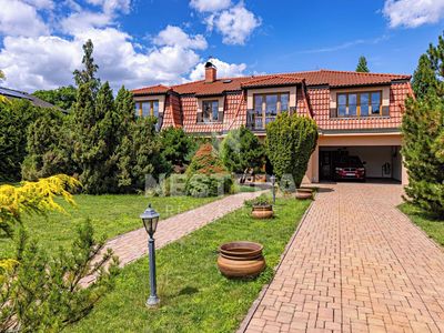 Prodej vily 444 m², pozemek 2325 m²