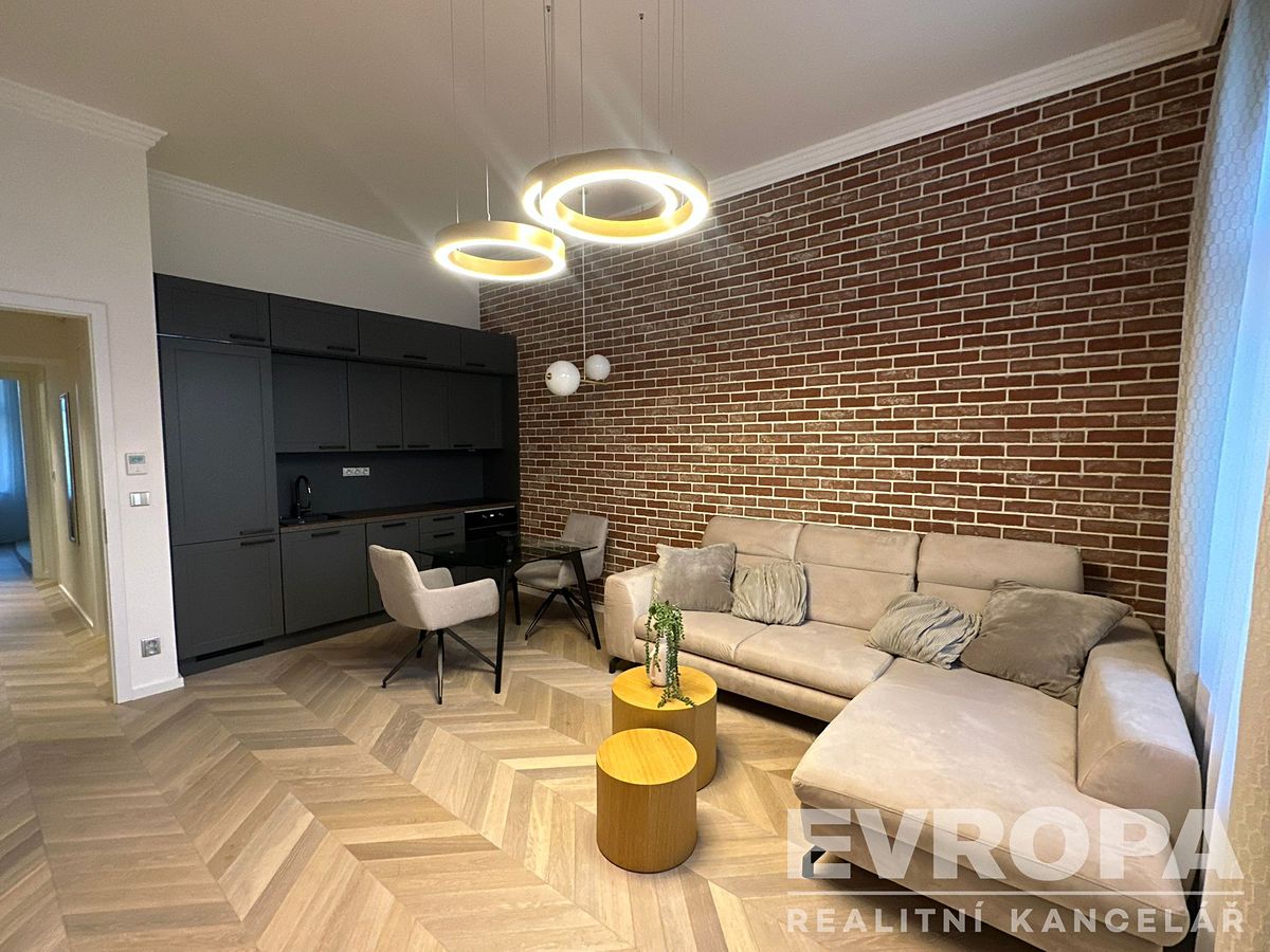 Pronájem bytu 2+kk 55 m² – fotografie 2