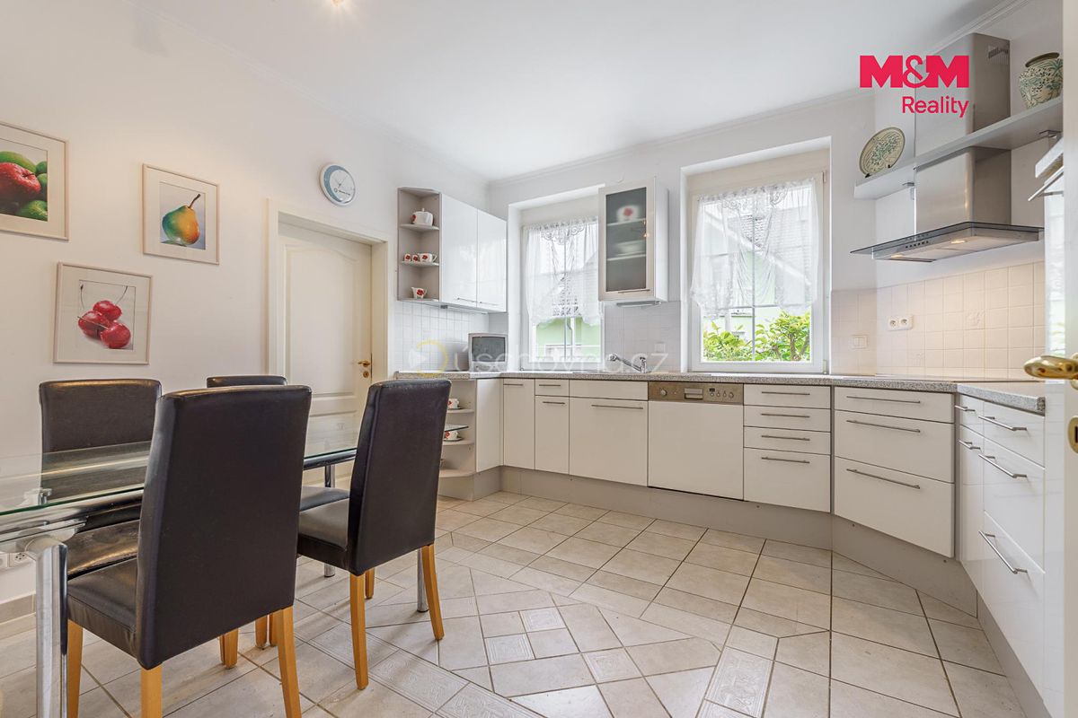 Prodej rodinného domu 540 m², pozemek 1403 m² – fotografie 5