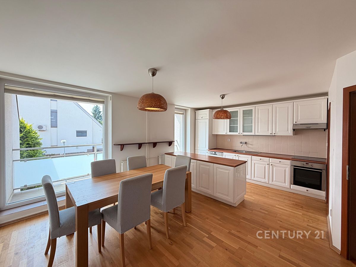 Pronájem vícegeneračního domu 258 m², pozemek 185 m² – fotografie 3