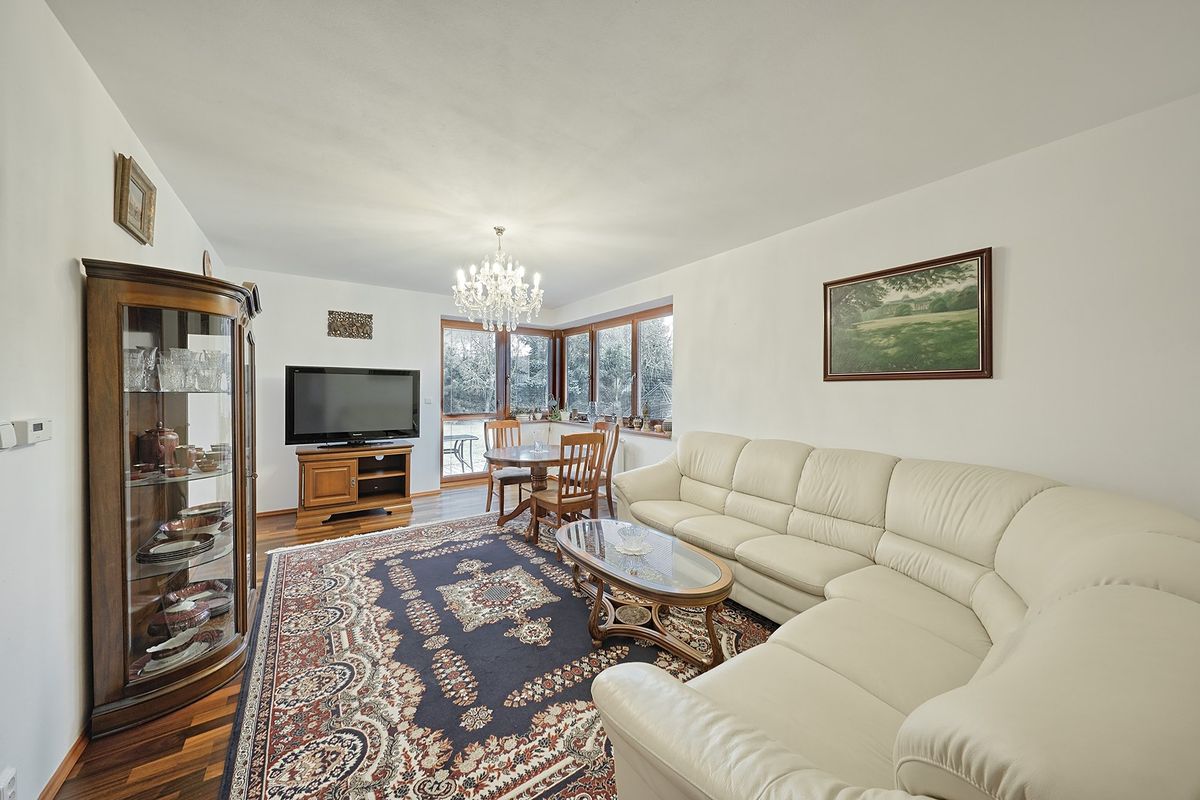 Pronájem bytu 4+1 88 m² – fotografie 2