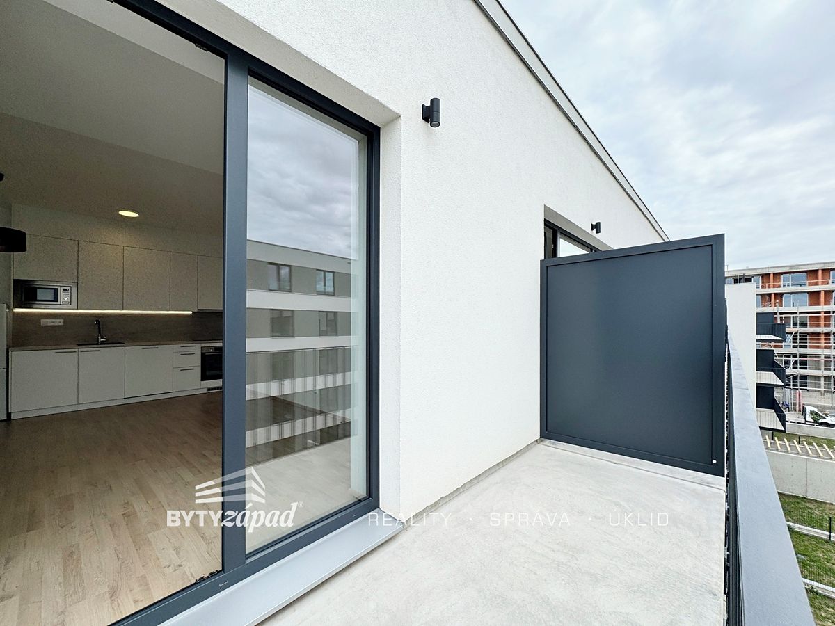 Pronájem bytu 1+kk 37 m² – fotografie 5
