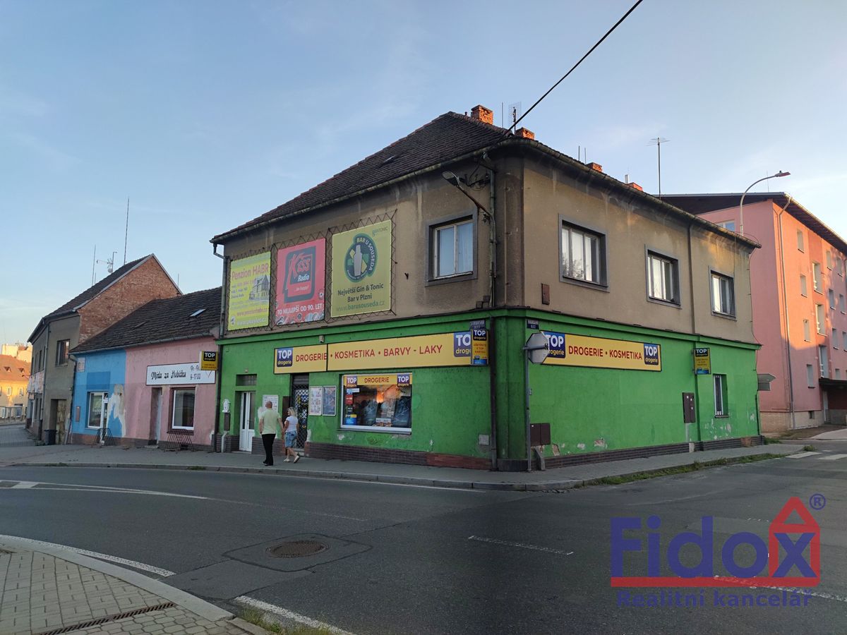 Prodej rodinného domu 400 m², pozemek 482 m² – fotografie 2