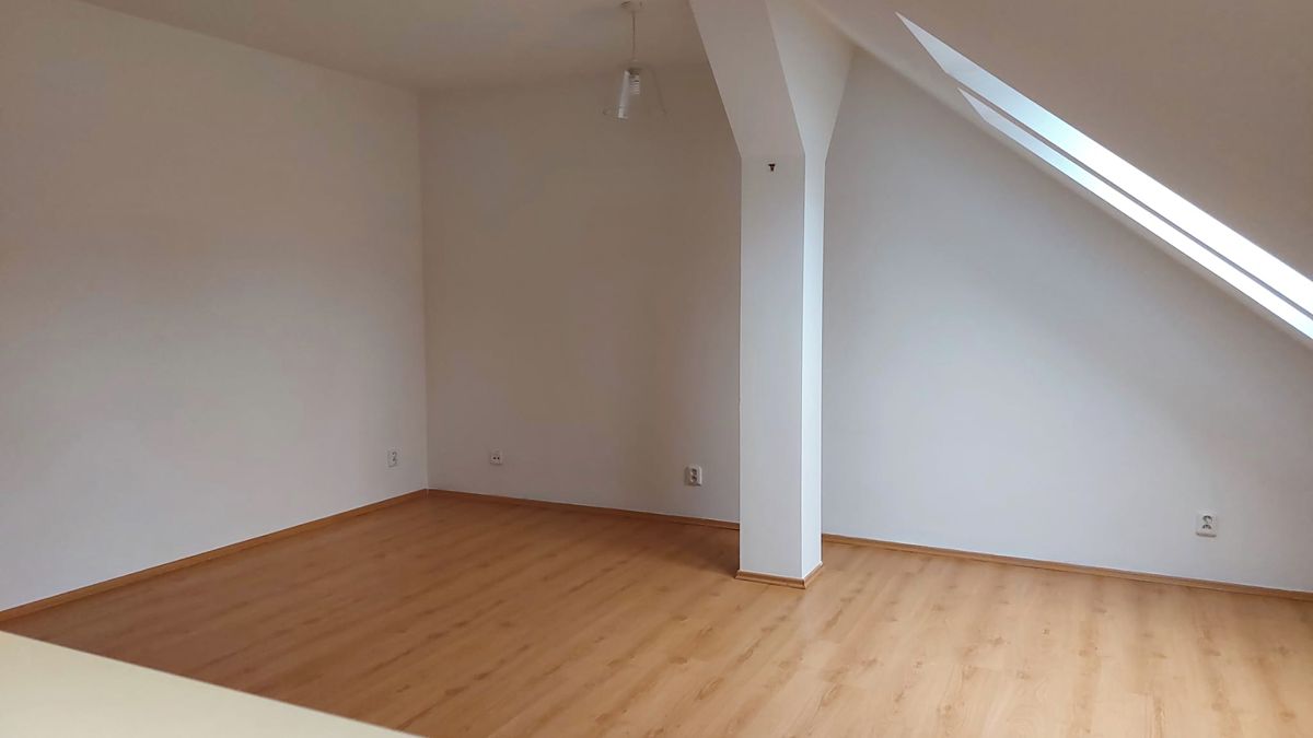 Pronájem bytu 2+kk 74 m² – fotografie 3