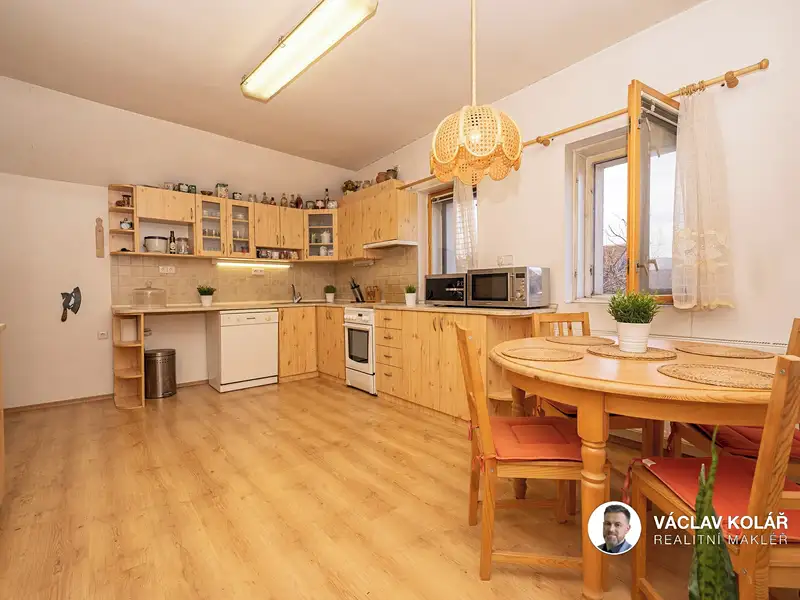 Prodej rodinného domu 196 m², pozemek 805 m², Stěžery – náhled fotky 3