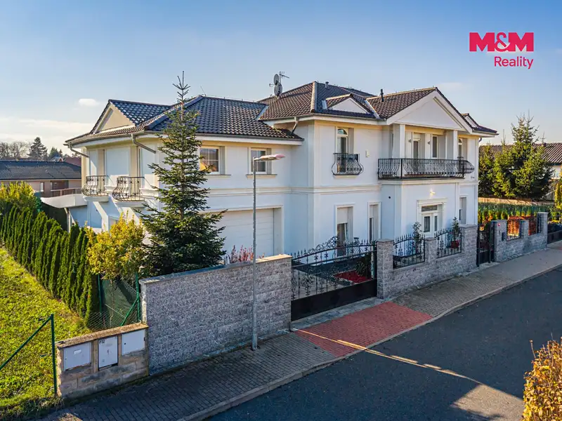 Prodej rodinného domu 356 m², pozemek 762 m², Šestajovice – náhled fotky 3
