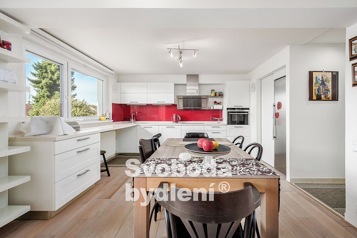 Prodej rodinného domu 222 m², pozemek 344 m² – fotografie 5