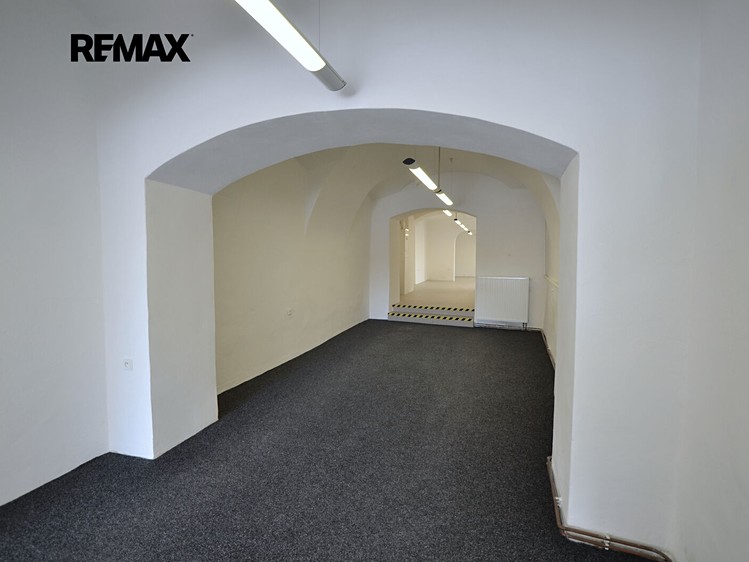 Комерційне приміщення на продаж, 307 м² (49 з 82)
