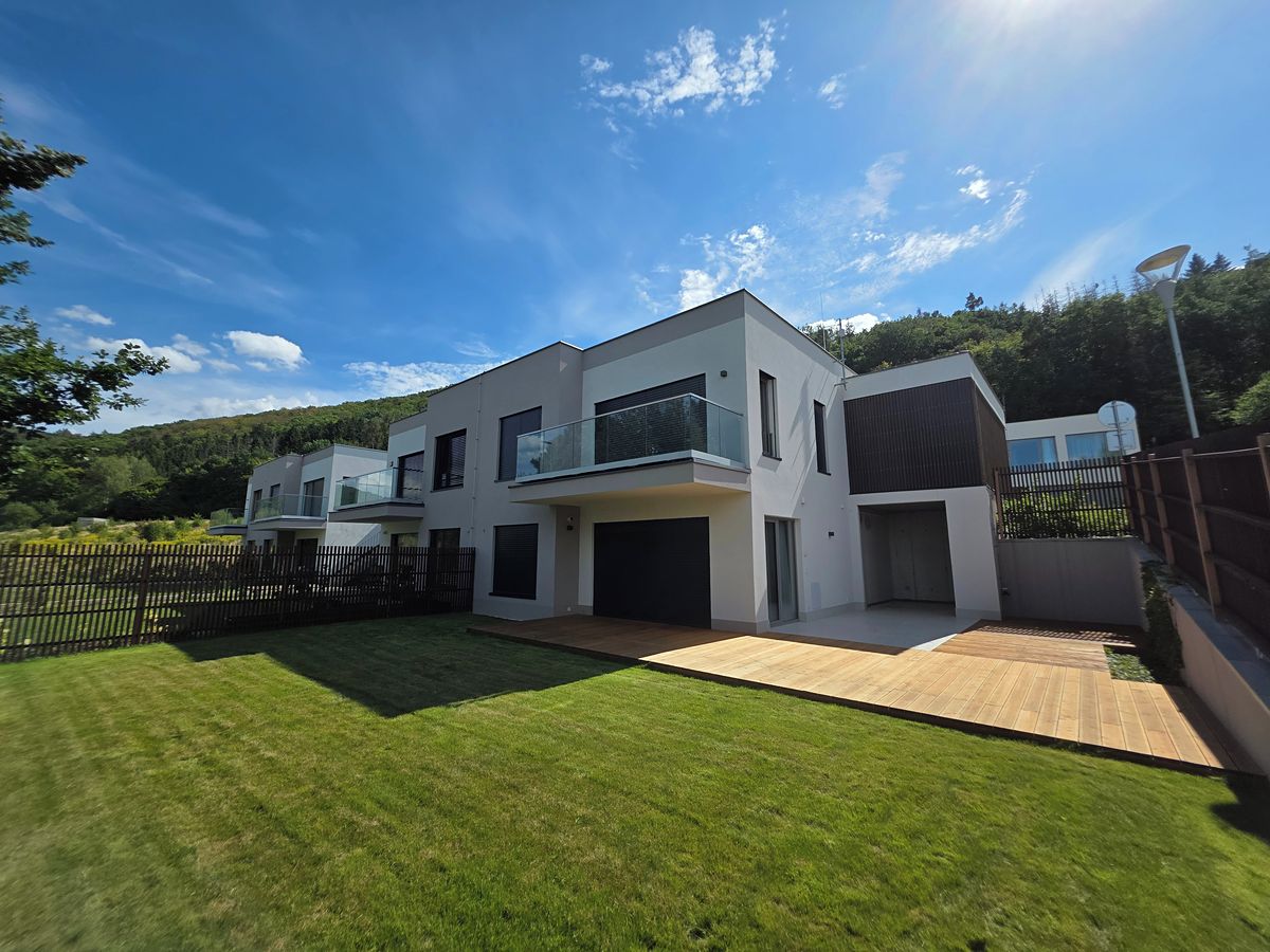 Prodej vily 172 m², pozemek 434 m² – fotografie 2