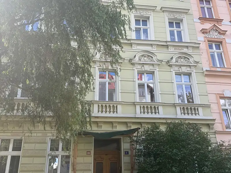 Pronájem bytu 1+kk 21 m², Karlovy Vary – náhled fotky 1
