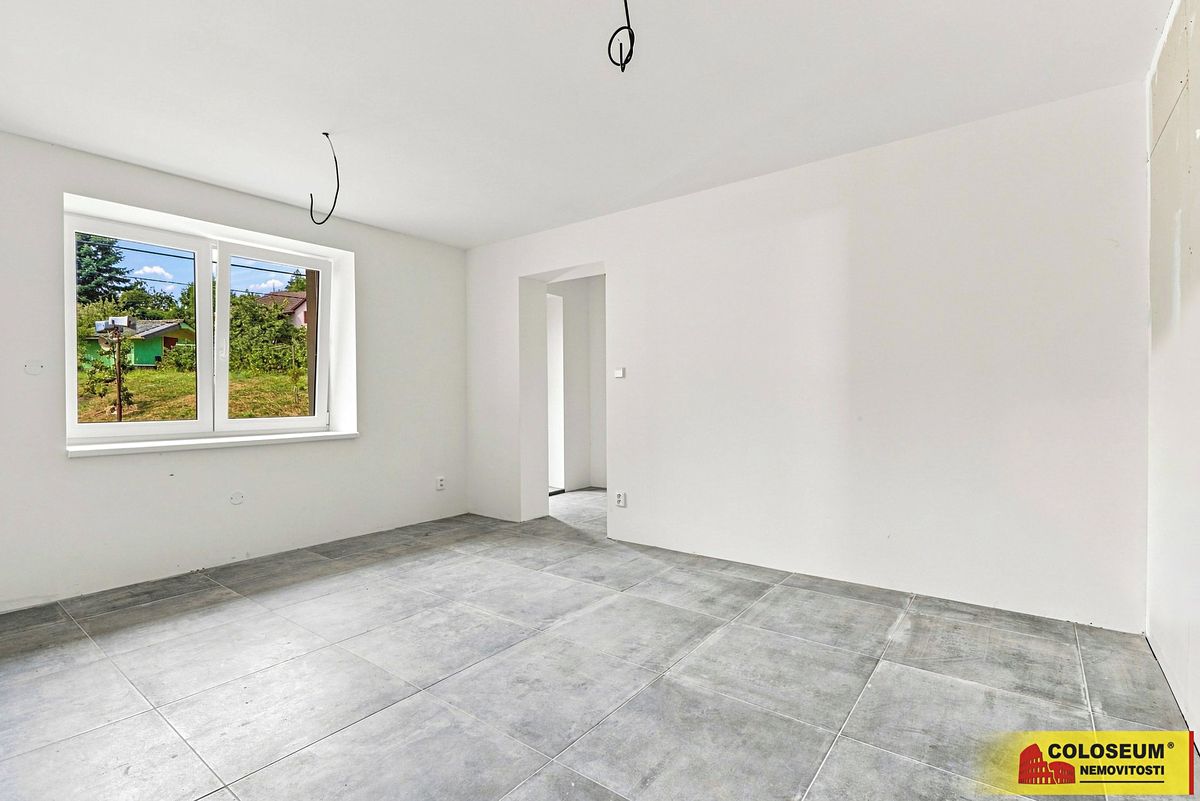 Prodej rodinného domu 239 m², pozemek 272 m² – fotografie 5