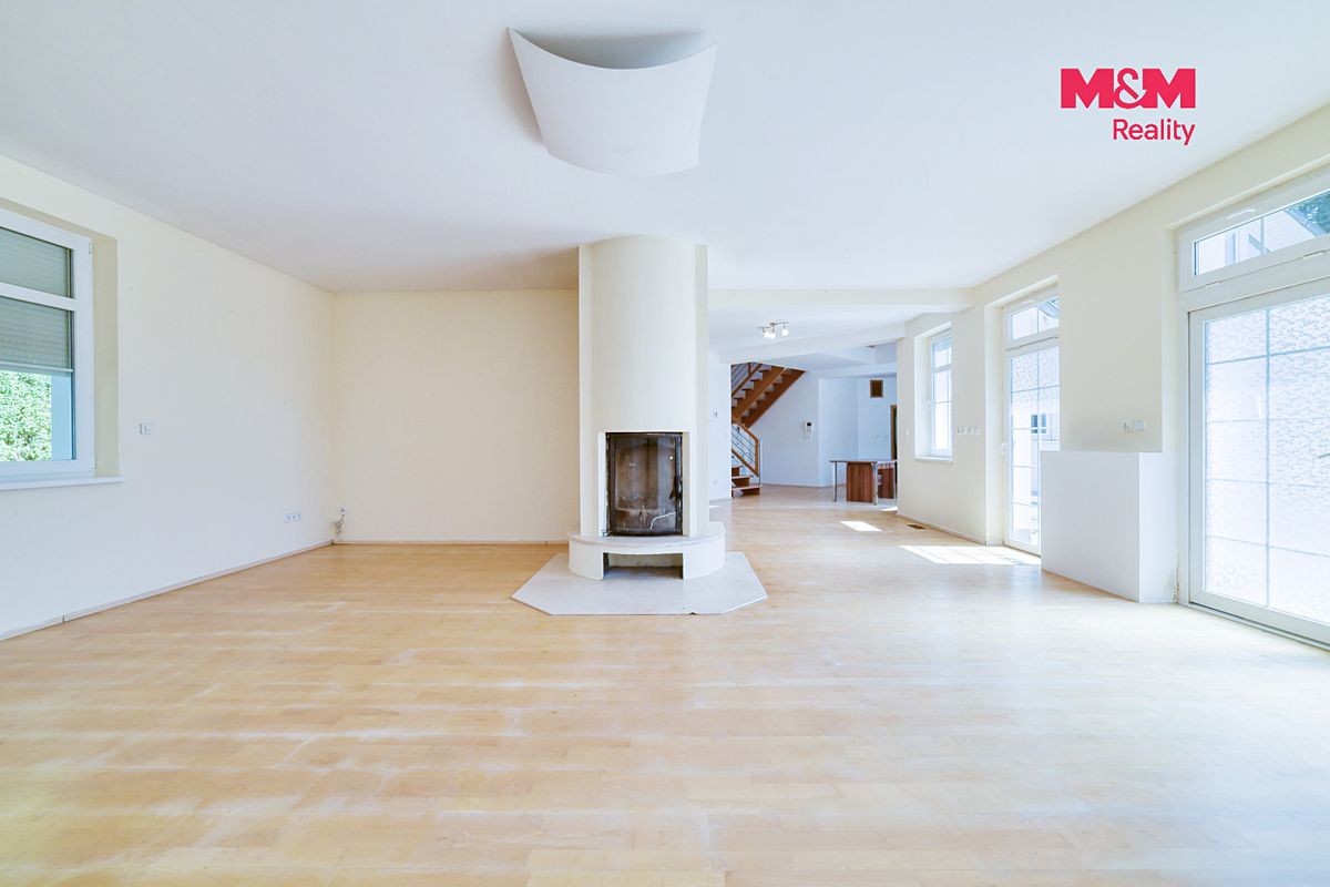Prodej rodinného domu 232 m², pozemek 2292 m² – fotografie 4