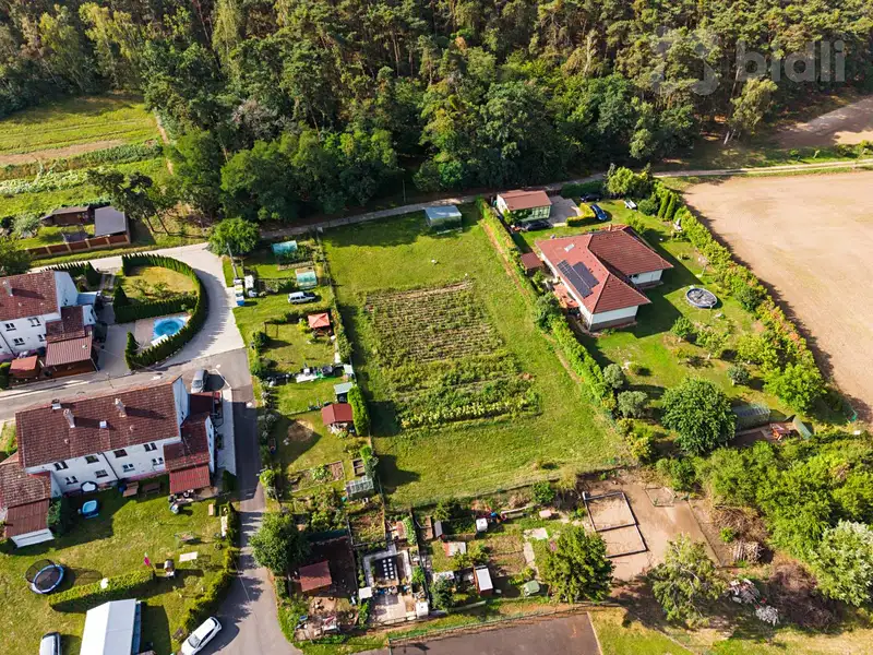 Prodej stavebního pozemku 2000 m², Přestavlky – náhled fotky 1