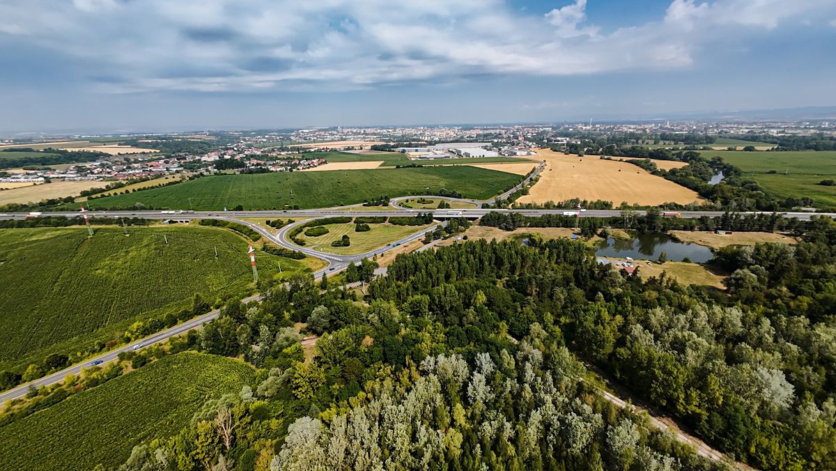 Prodej komerčního pozemku 46123 m² – fotografie 3
