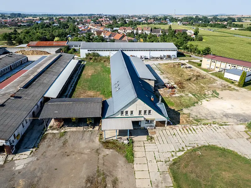 Pronájem výrobní haly, prostoru 1000 m², Babice – náhled fotky 1