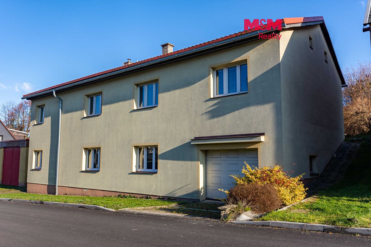 Prodej rodinného domu 300 m², pozemek 1050 m²