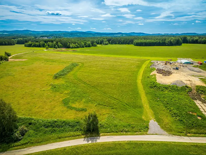 Prodej komerčního pozemku 2175 m², Omlenice – náhled fotky 2