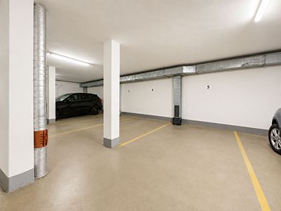 Pronájem garážového stání 15 m²