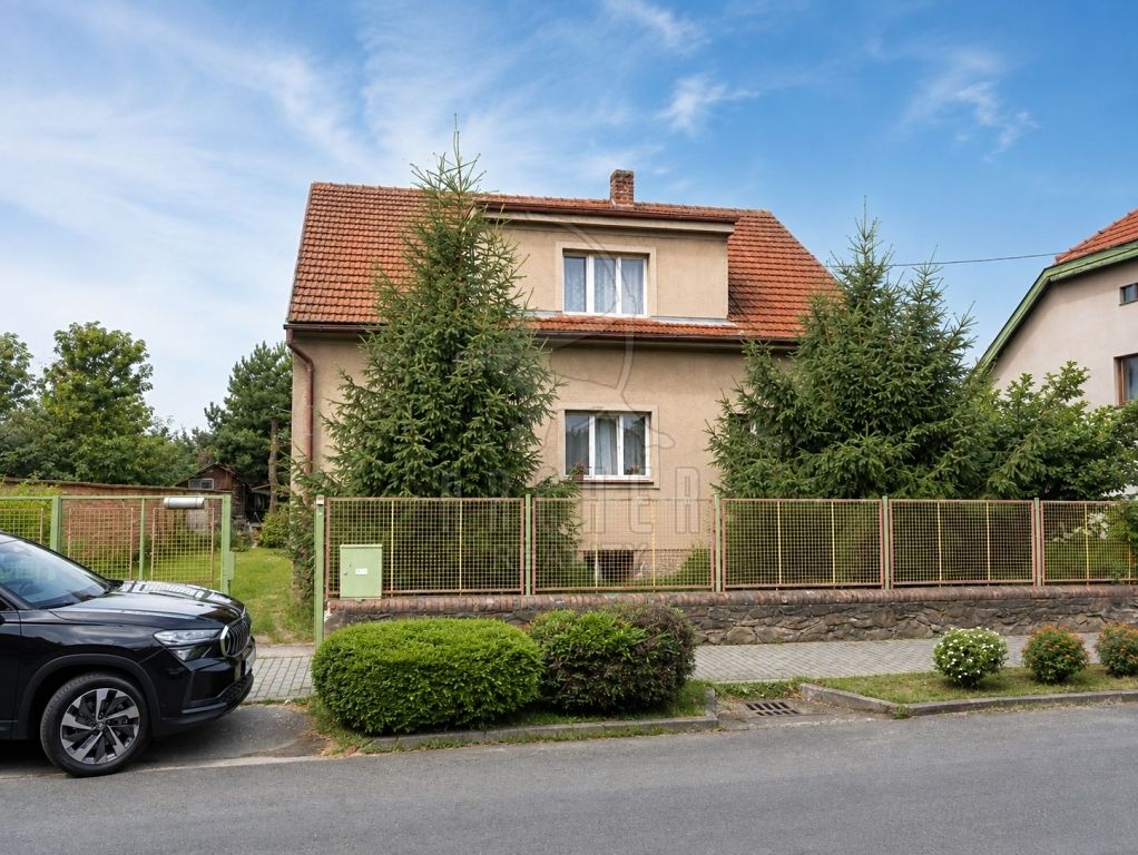 Prodej rodinného domu 179 m², pozemek 945 m²