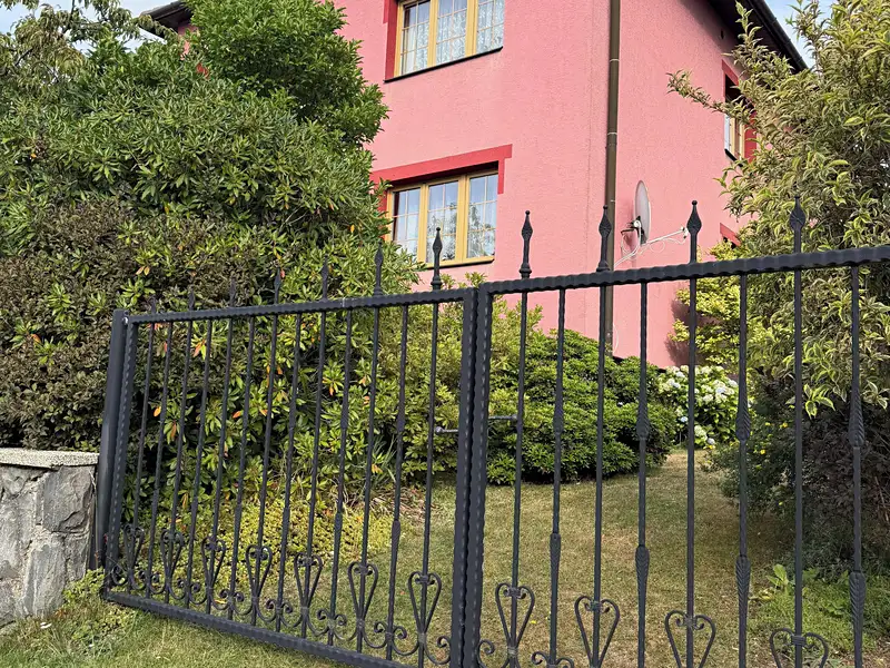 Prodej rodinného domu 250 m², pozemek 1245 m², Spálov – náhled fotky 2