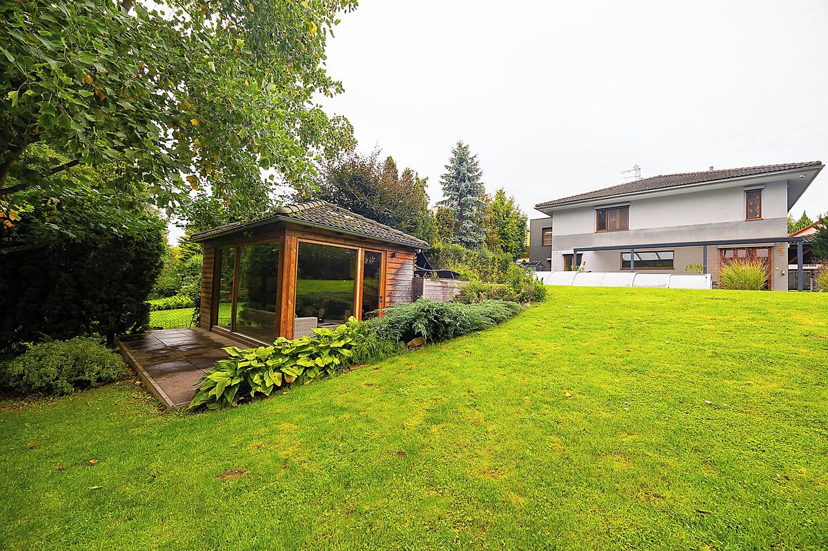 Prodej rodinného domu 243 m², pozemek 1162 m² – fotografie 4