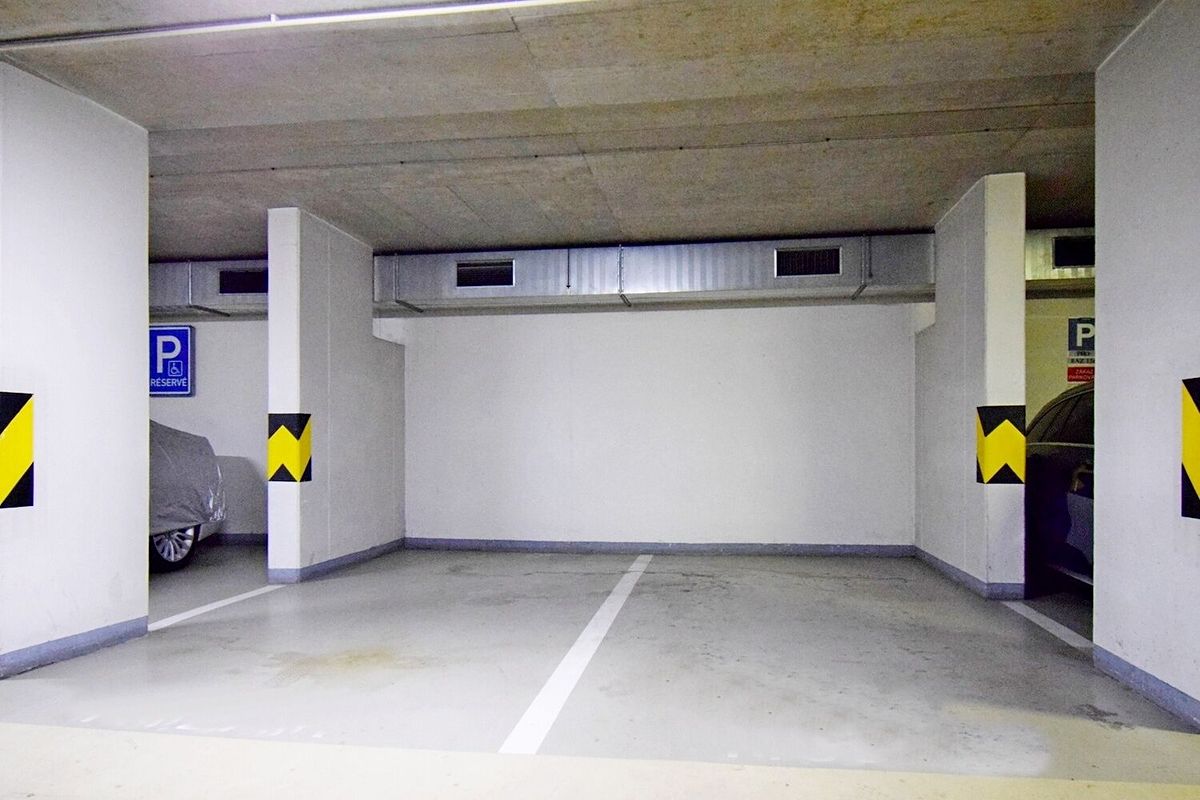 Pronájem garážového stání 15 m² – fotografie 2